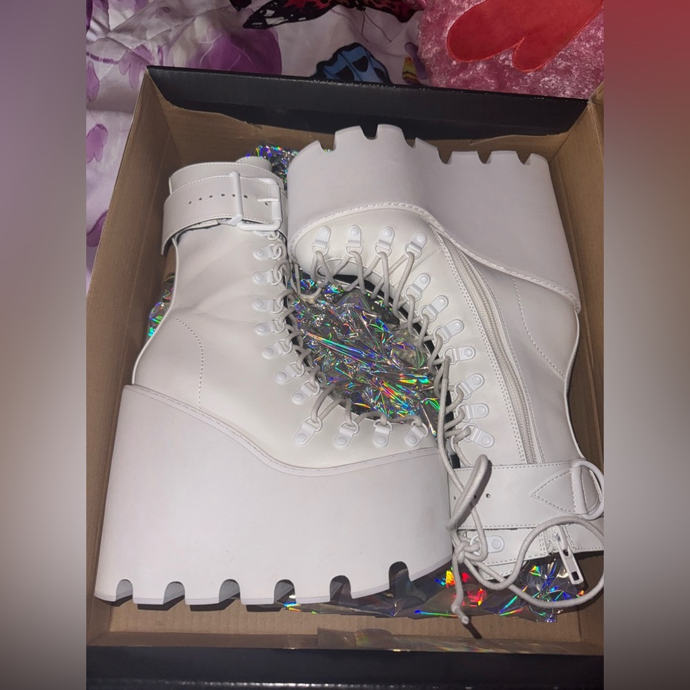 Club Exx Pure Traitor Boots (size 6)